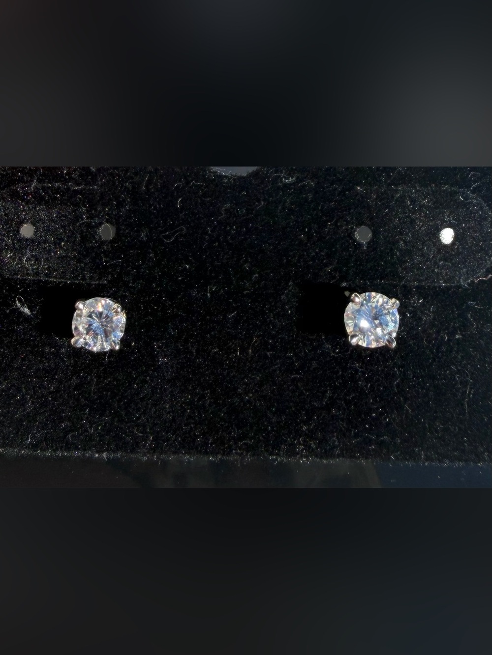 14k White gold .60ctw Diamond Stud Earrings